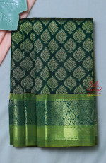  GREEN IN FLORAL PATTERN BODY WITH CONTRAST BLOUSE & BORDER
