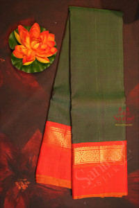 dark-green-colour-plain-body-with-contrast-blouse-border