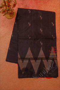 borderless-navy-blue-colour-body-with-golden-zari-butta-with-contrast-blouse-pallu