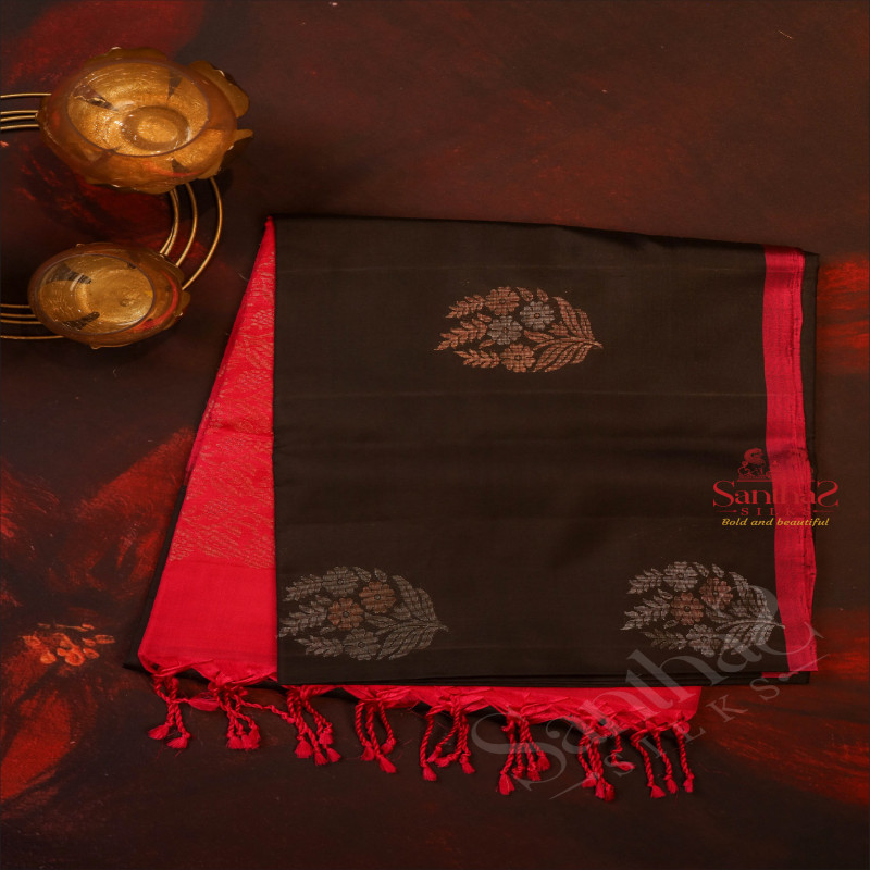 BLACK COLOUR BODY WITH GOLDEN ZARI FLORAL BUTTA WITH CONTRAST BLOUSE & BORDER