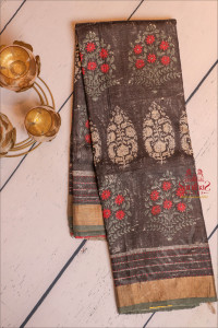 black-colour-tussar-saree-with-digital-print-floral-motifs-with-contrast-blouse