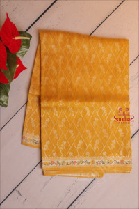 semi-banaras-saree-in-mustard-yellow-with-floral-diamond-shape-weaving-design